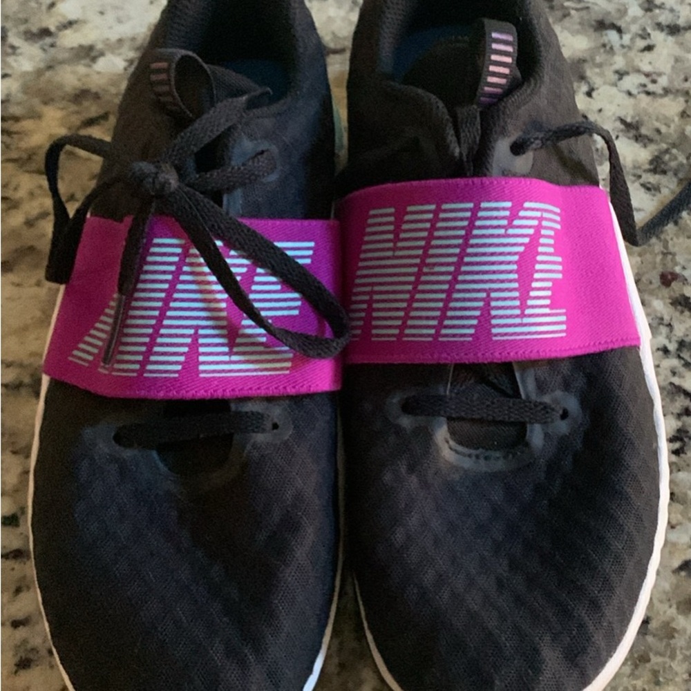 Nike Women’s Black Sneakers with Pink Strap